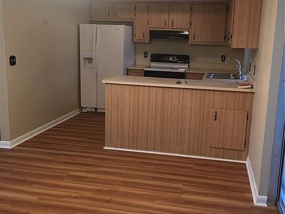 3rd image of 24 SE 21st Pl