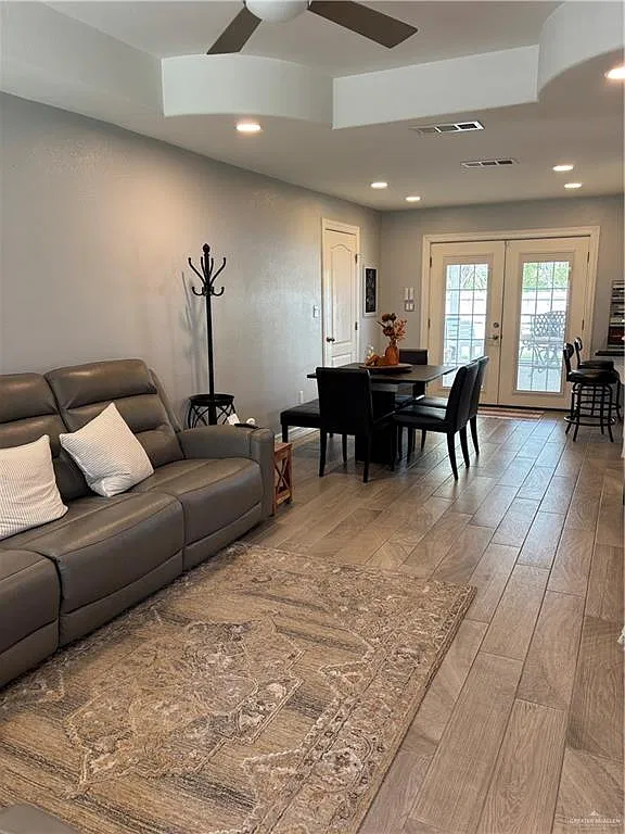 3 bed, 1.5 bath, 1288 sqft, $1,500 — Photo 2