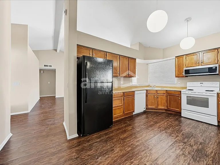 5553 W Shangri La Rd — Photo 5