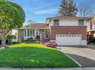 91 Birchwood Park Dr, Syosset, NY 11791
