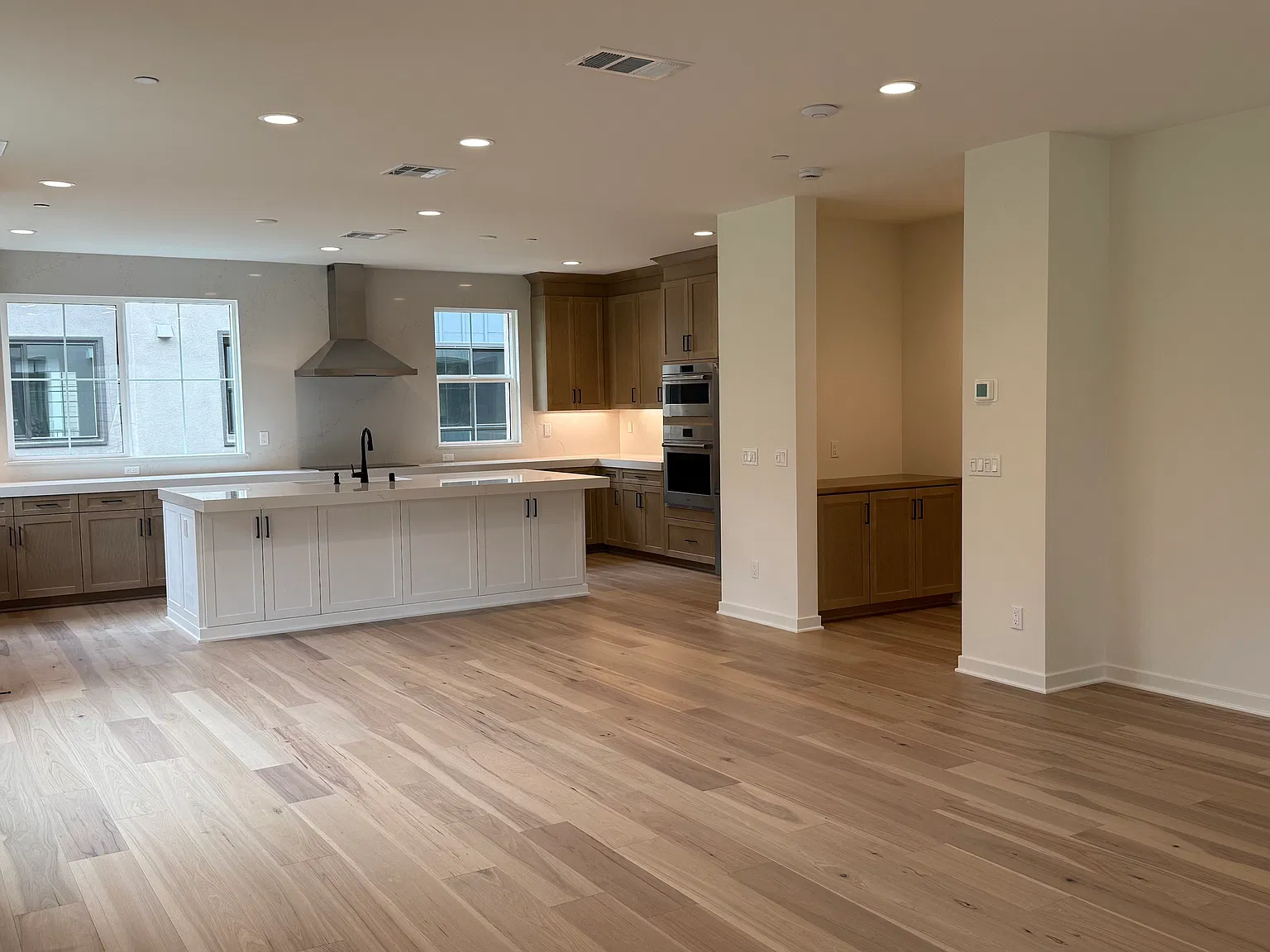 4 bed, 3.5 bath, 2212 sqft, $6,000 — Photo 3