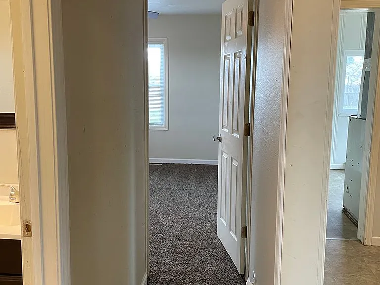 2605 E Division St — Photo 10