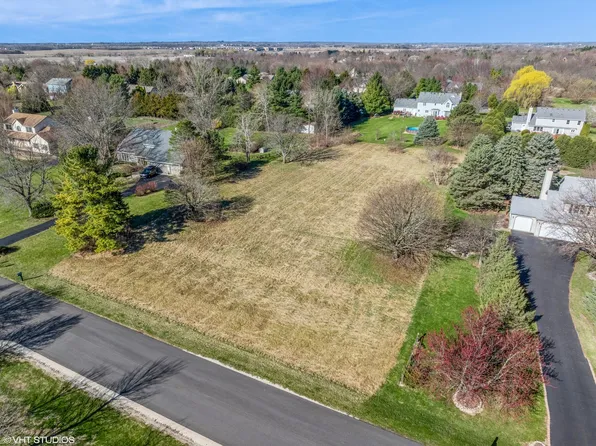 2409 Mustang Trl, Woodstock, IL 60098