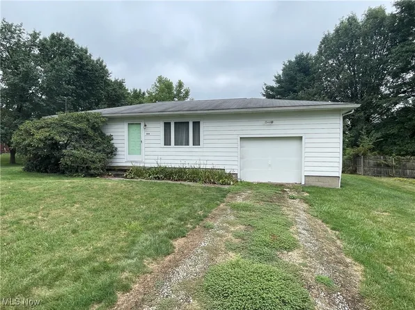 368 Portsmouth St, Barberton, OH 44203