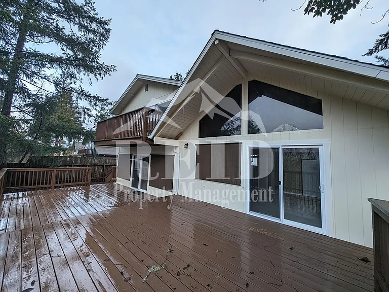 671 Creekside Dr — Photo 1