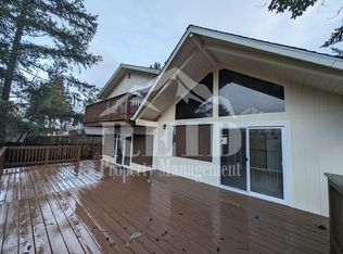 671 Creekside Dr, Belfair, WA 98528
