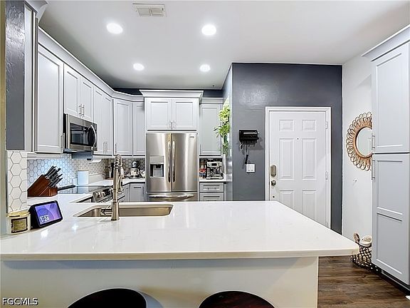 3rd image of 4241 Bellasol Cir APT 1923