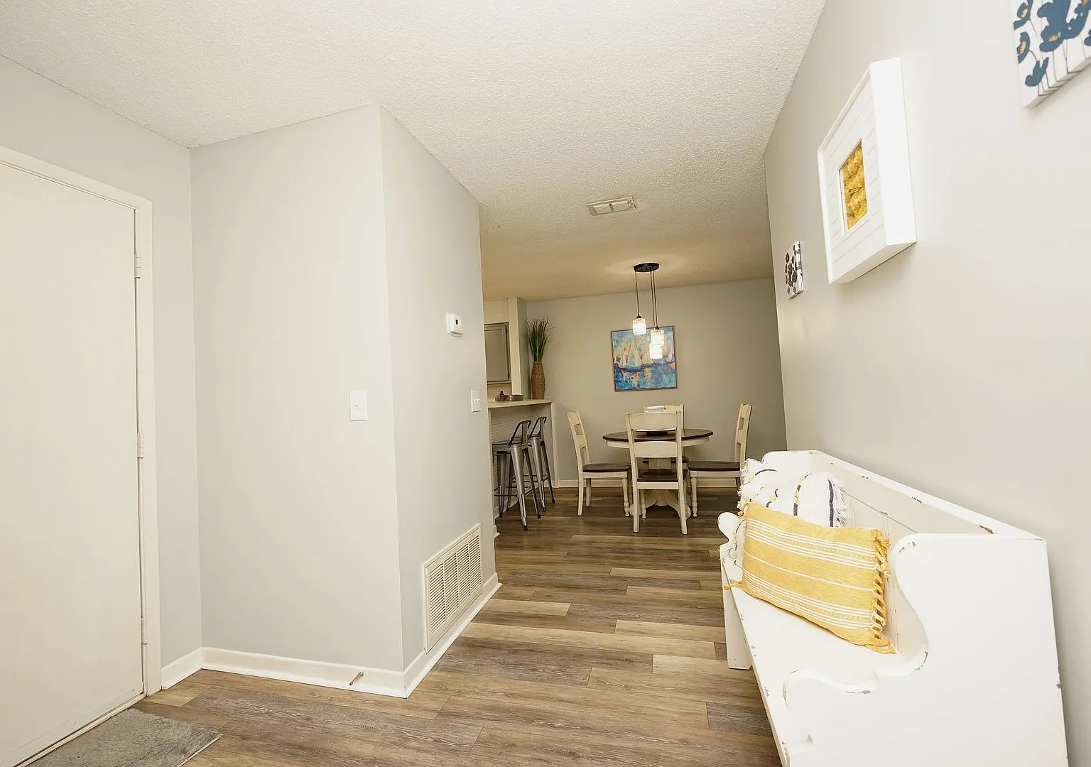 Cozy Two Bedroom Furnished Condo In Bluewater Bay — Photo 3
