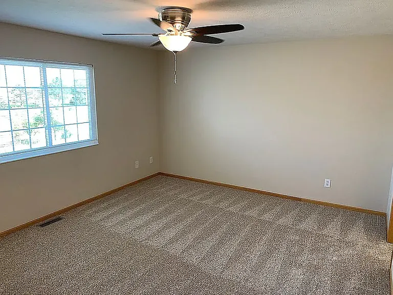 838 Lamont Dr — Photo 8