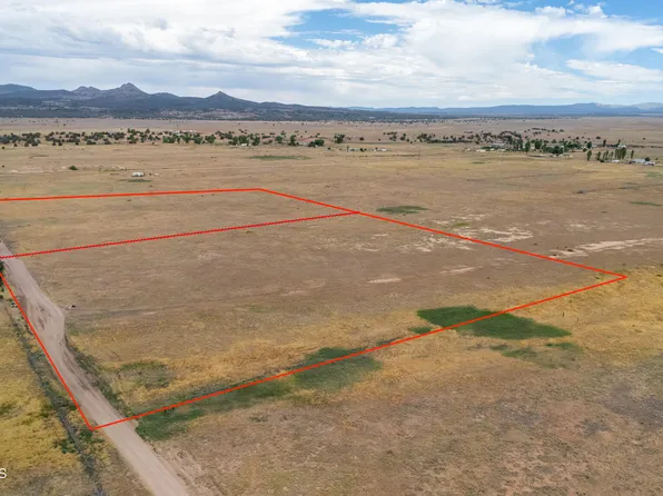 26000 N Champagne Ln, Paulden, AZ 86334
