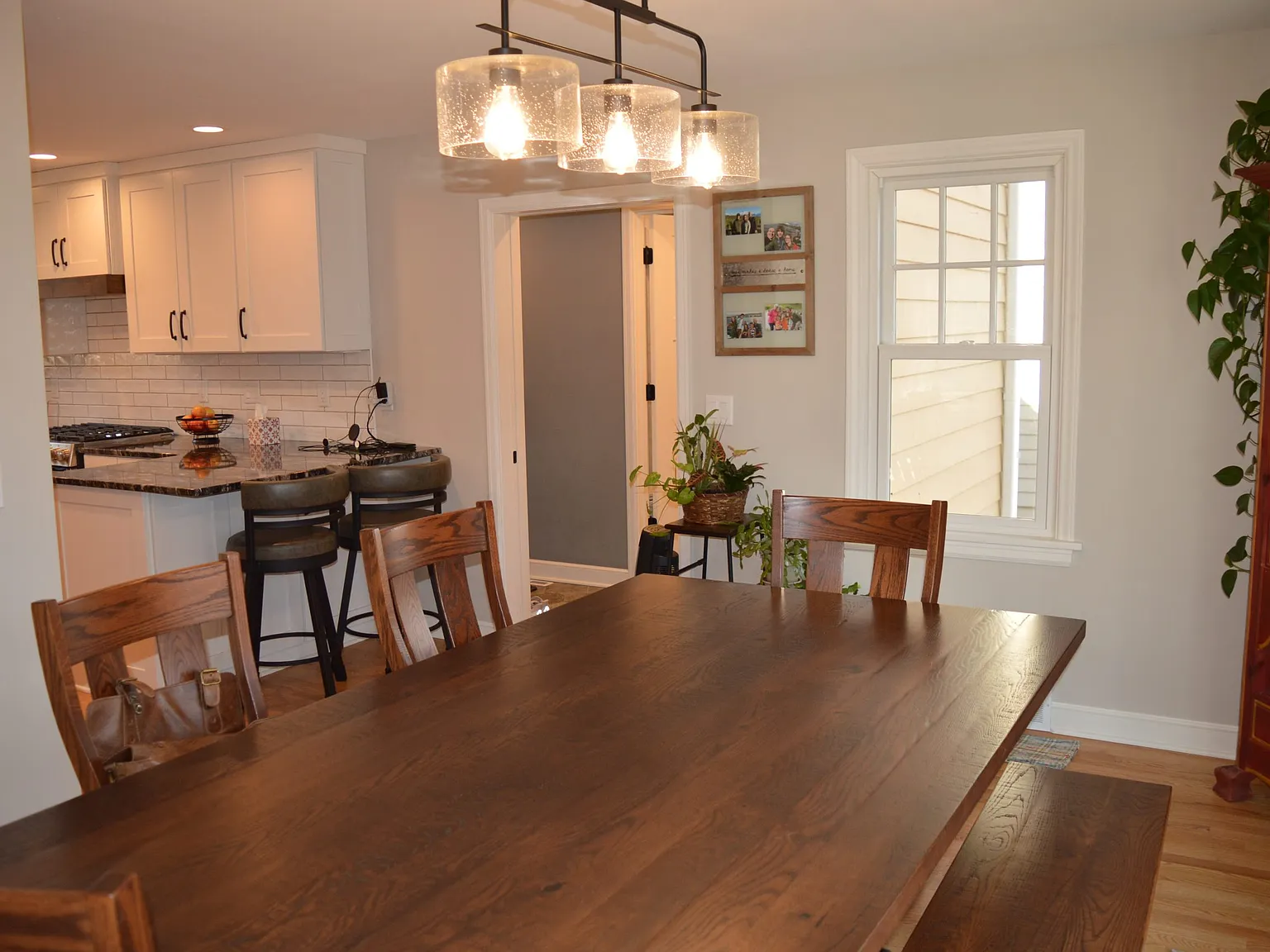 4 bed, 2071 sqft, $4,395 — Photo 2