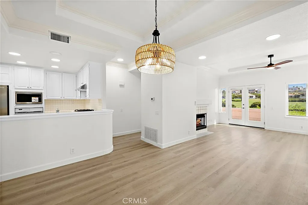 2 bed, 1045 sqft, $4,800 — Photo 4