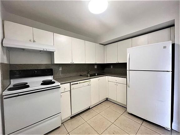 3rd image of 4205 N University Dr APT 311