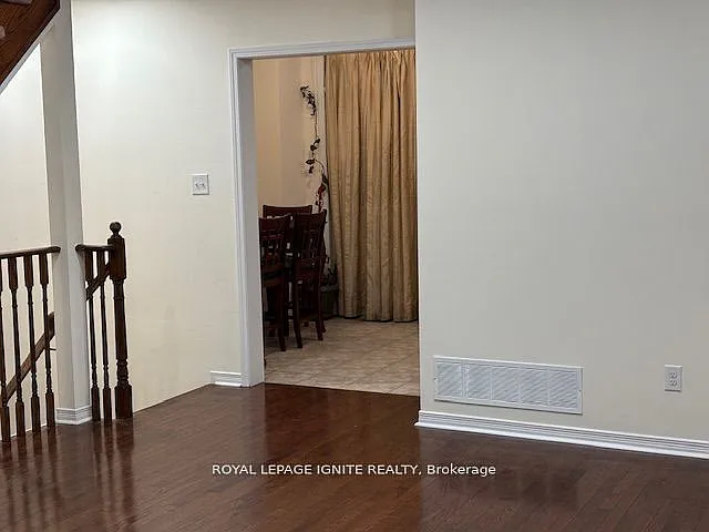 11 Curran Hall Cres — Photo 36