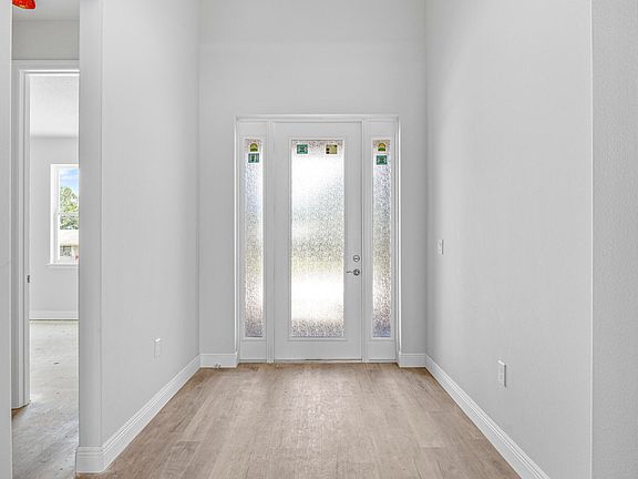 4th image of 802 Coconut St SE