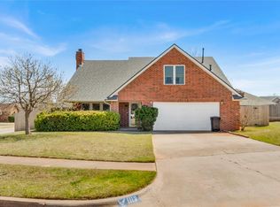 1112 Walnut Ct, Moore, OK 73160