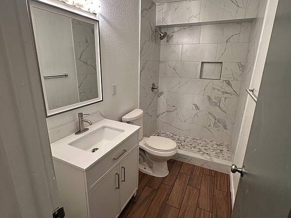 5th image of 6204 Mountain Shadows Dr APT B