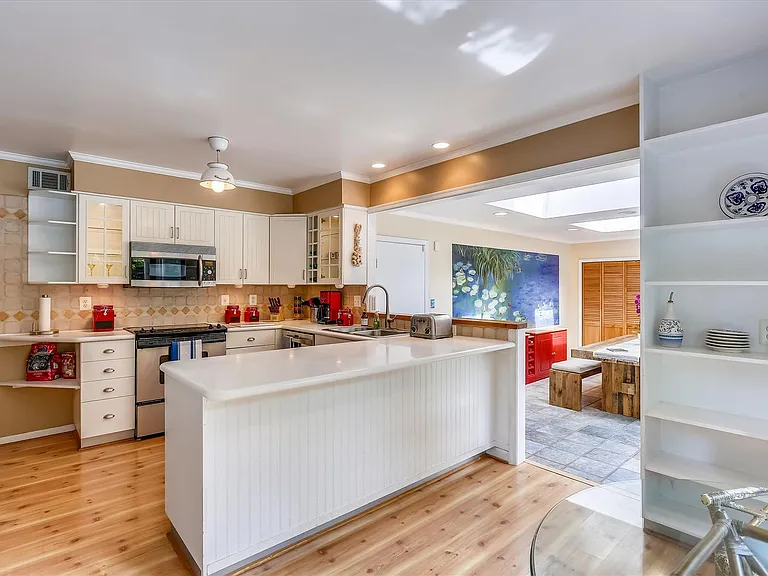 1755 Glastonberry Rd — Photo 24