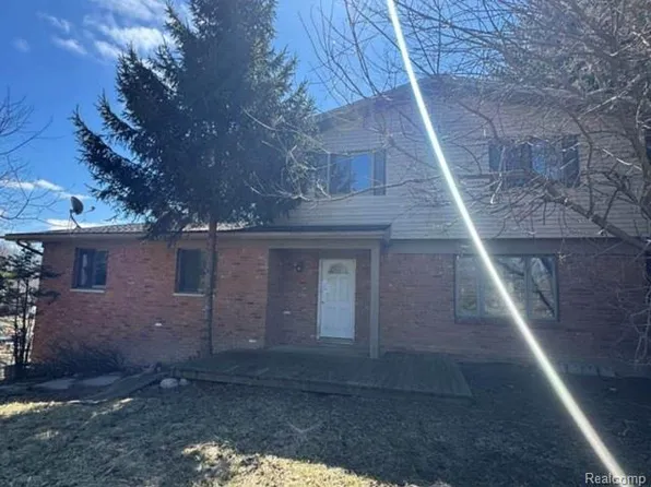 8190 Faussett Rd, Fenton, MI 48430