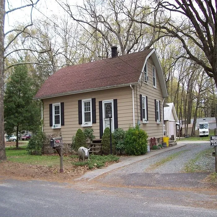 639 Maria St photo 1