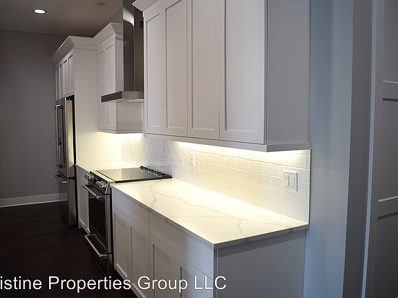 5th image of 1021 S Washington Ave #F