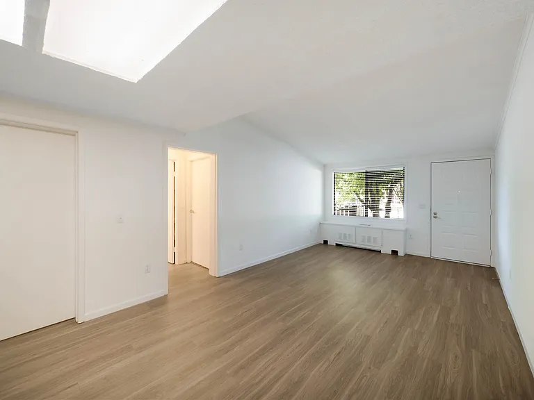 The Flats at Lakeshore — Photo 12