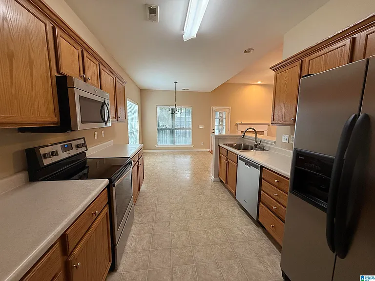 1009 Castlemaine Way — Photo 4
