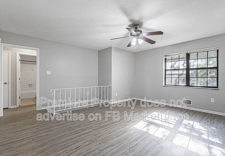 2527 NW 6th St — Photo 2