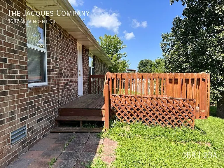 3587 W Vincent Dr — Photo 2