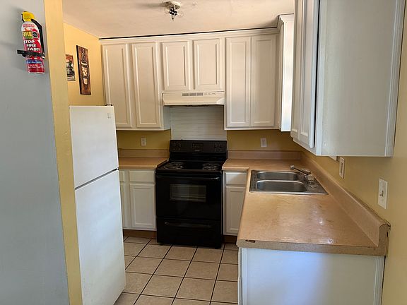 5th image of 471 Cologne Dr SE