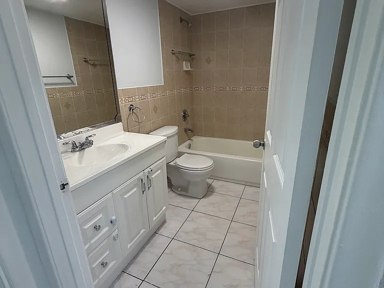 2565 W 56th St #110 — Photo 9