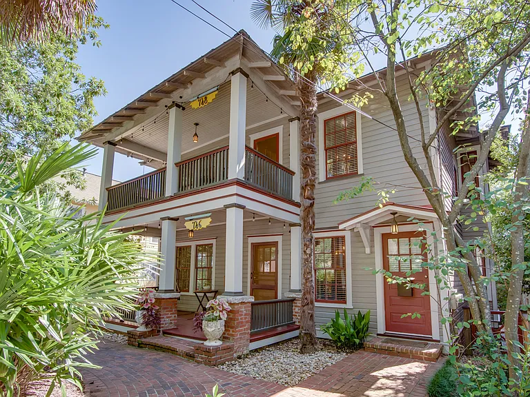 +2 beds/1 bath
+Top unit of a duplex
+Unit includes private kitchen, laundry, bedrooms, bathroom
+Property requires climbing stairs