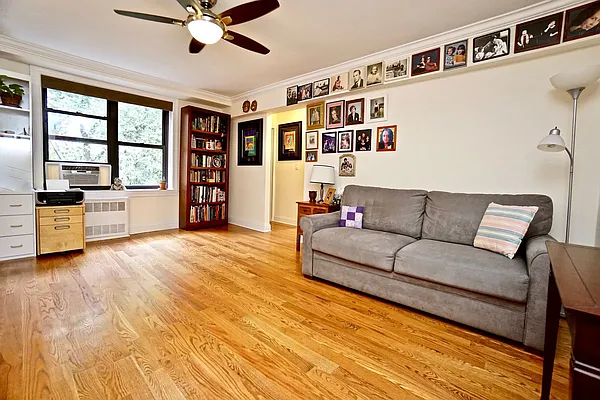 Sold by Bizzarro Agency | media 3
