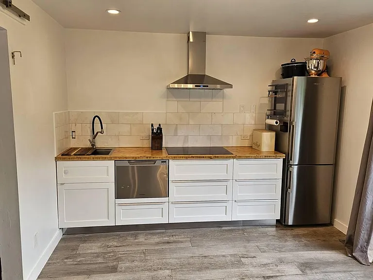 1458 SW 19th Ave — Photo 1