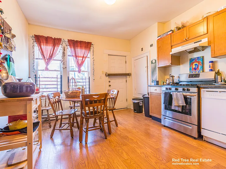 48 Green St #1R — Photo 3