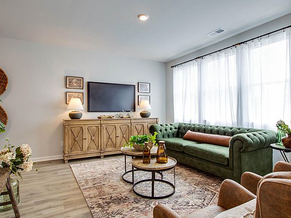 2nd image of 240 Hammersmith Lndg