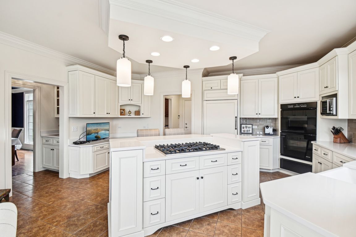 41W162 Oak Hills Ct-2204-024.jpg
