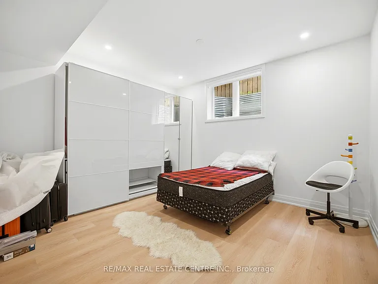 2450 Rebecca St — Photo 46