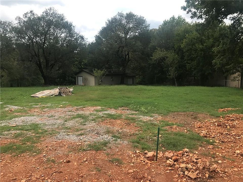 1st image of NW D St