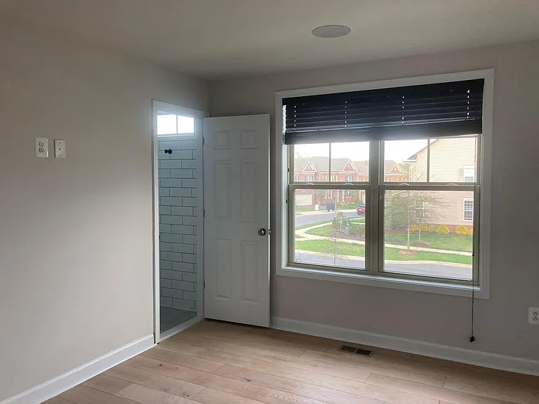 Bedroom 1 / Study bathroom