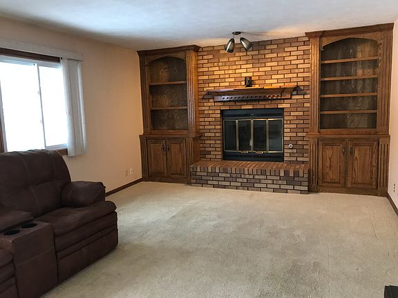 Family room / gas fireplace