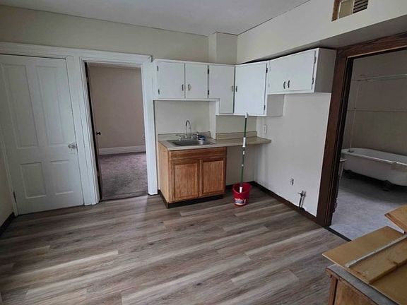 5th image of 344 W 22nd St Floor 2