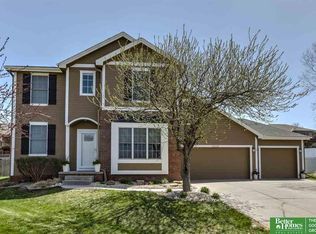 17002 Cottonwood Cir, Omaha, NE 68136
