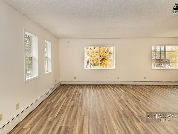 3rd image of 284 Cindy Dr