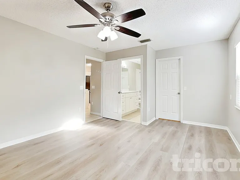 2415 Woody Trace Ln — Photo 10