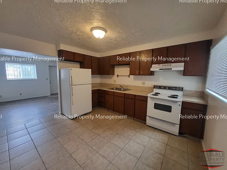 360 W Center St #4 — Photo 4
