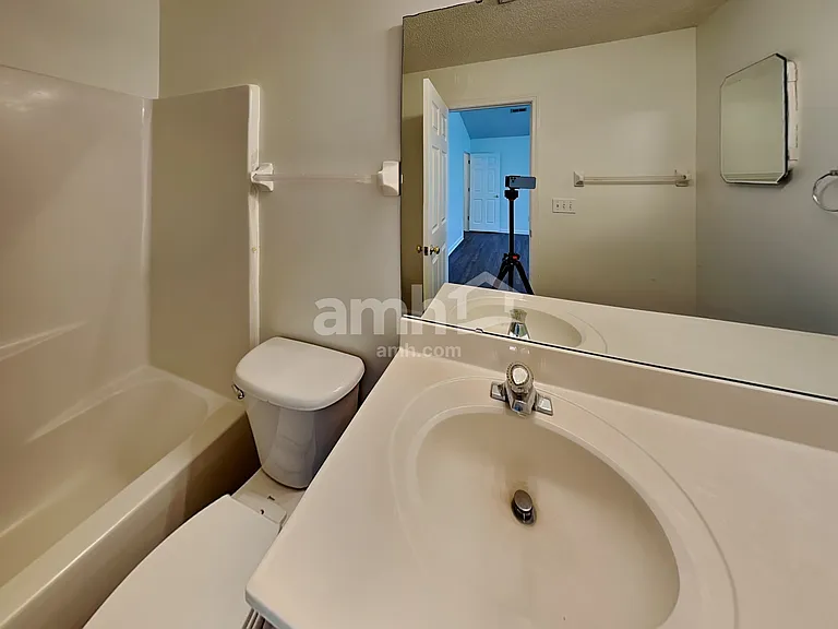 1014 Holly Park Dr — Photo 12