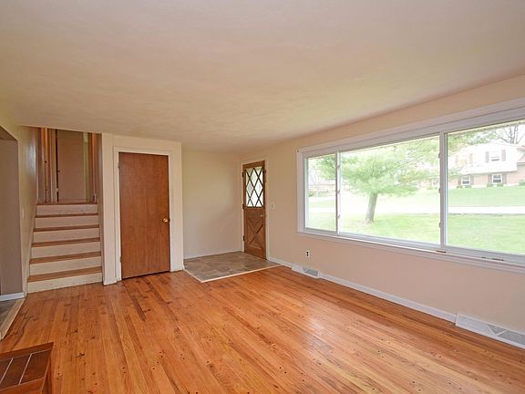 5th image of 70 Columbus Dr S