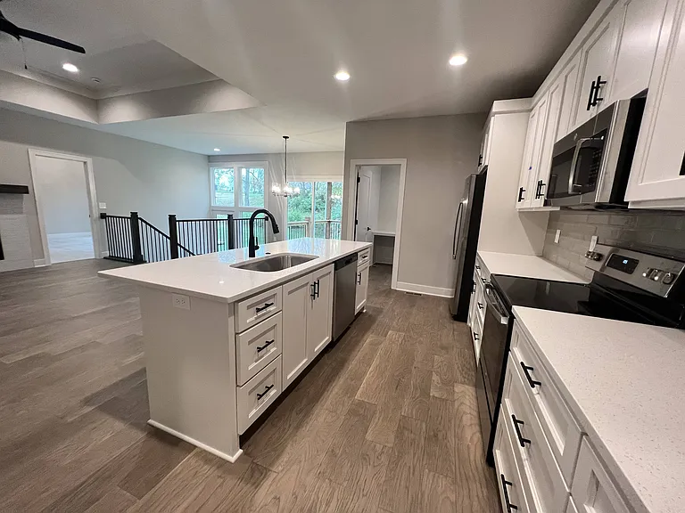 1533 SW Hedgewood Ln — Photo 13