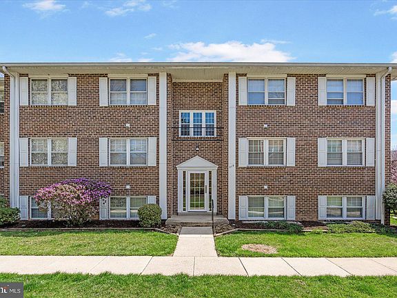 3rd image of 215 Crocker Dr APT D